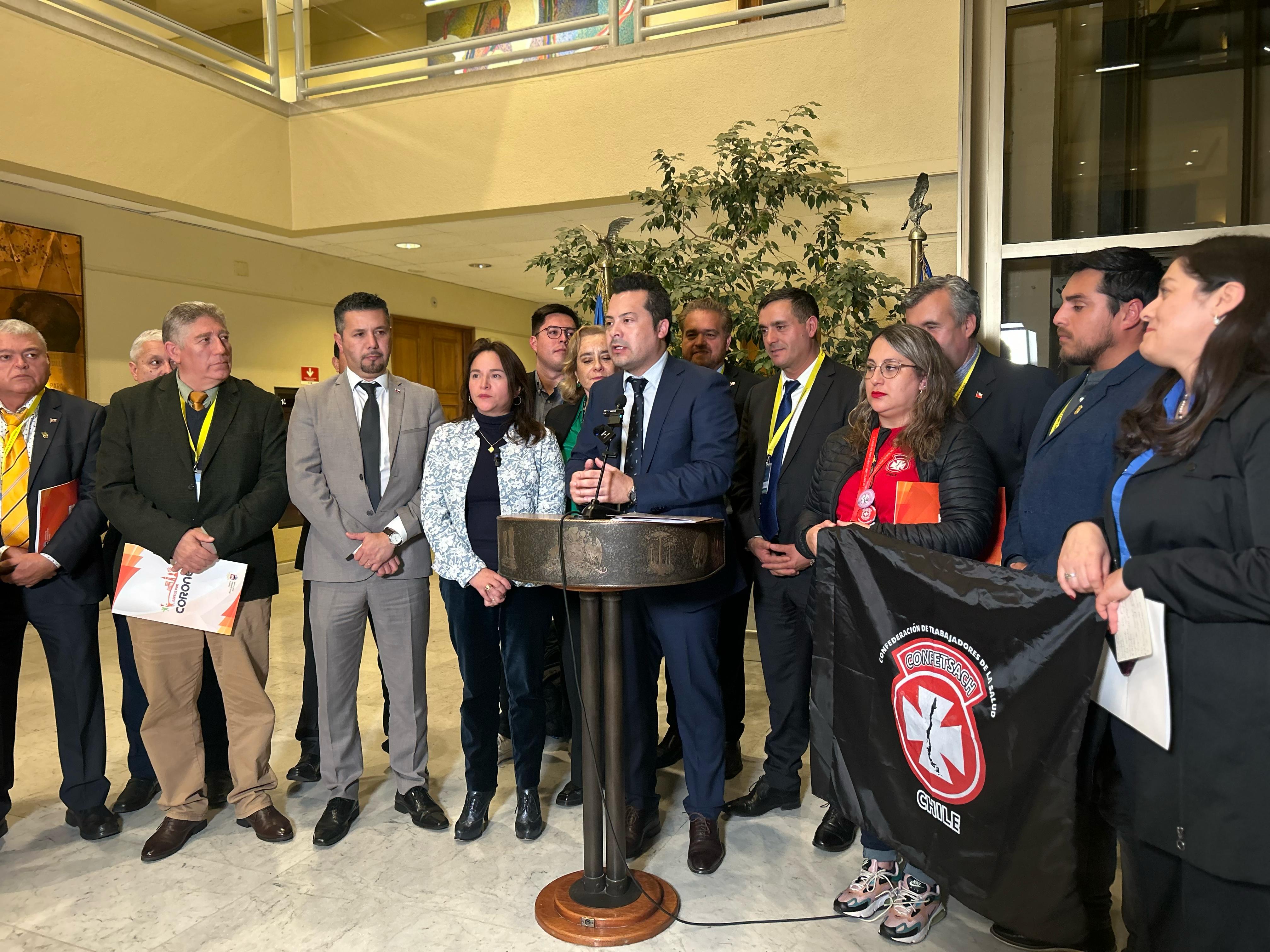 Alcaldes y Gobernador llegaron hasta el Congreso invitados por la diputada Joanna Pérez para buscar soluciones
