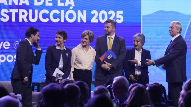Contribuciones, "grasa del Estado" y una pelota trancada: Candidatos debatieron en la CChC