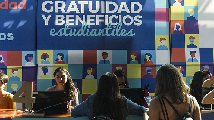 Encuesta sobre gratuidad: Un 61% declara que beneficio debe ser "solo para quienes lo necesitan"  