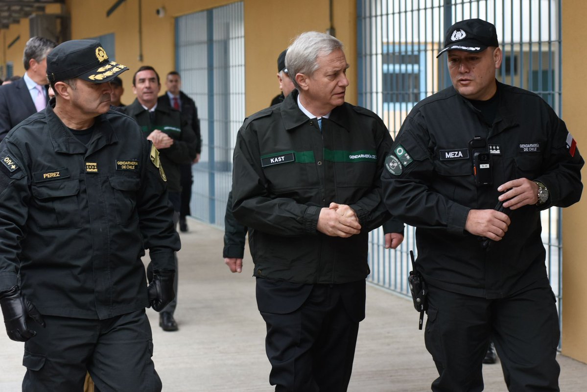 La mayoría confía en la agenda de seguridad del gobierno y 72% está de acuerdo con nuevas atribuciones para FF.AA.  