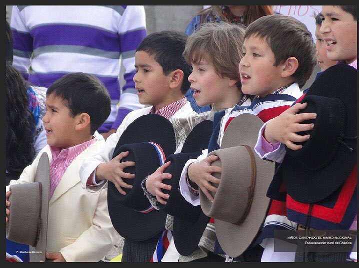 Comisión aprobó que el himno se vuelva a cantar obligatoriamente en colegios