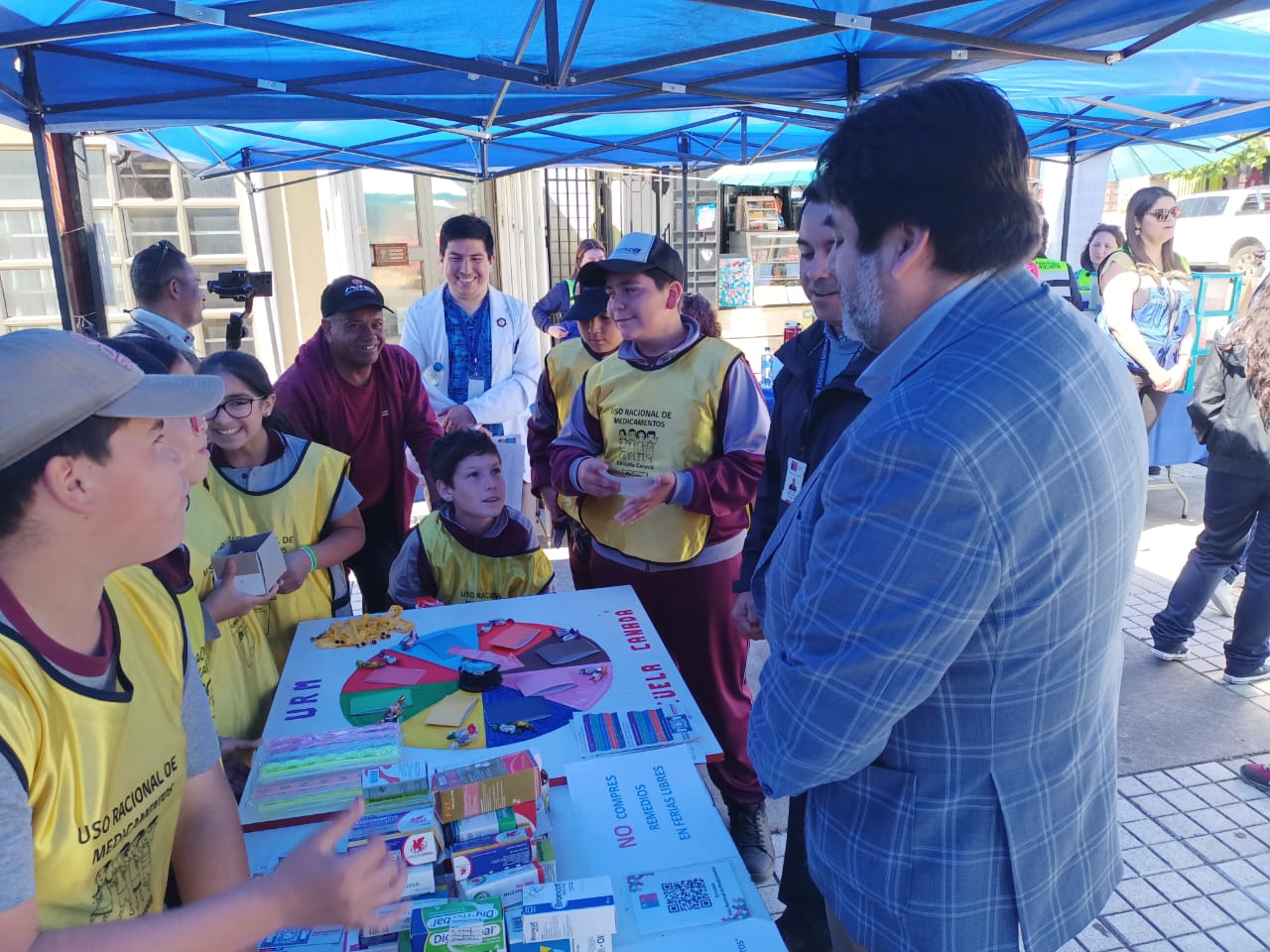 Con exitosa feria promocional culmina formación de primeros monitores escolares del país en uso racional de medicamentos