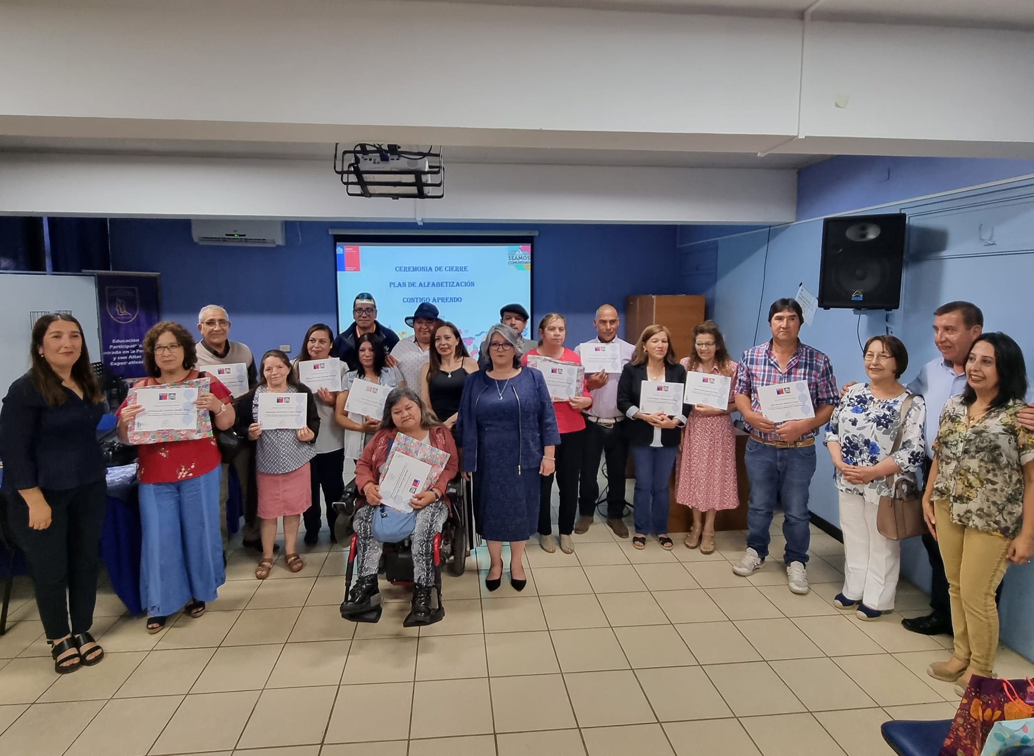Plan del Mineduc brinda oportunidades a personas sin escolaridad para que completen sus estudios   