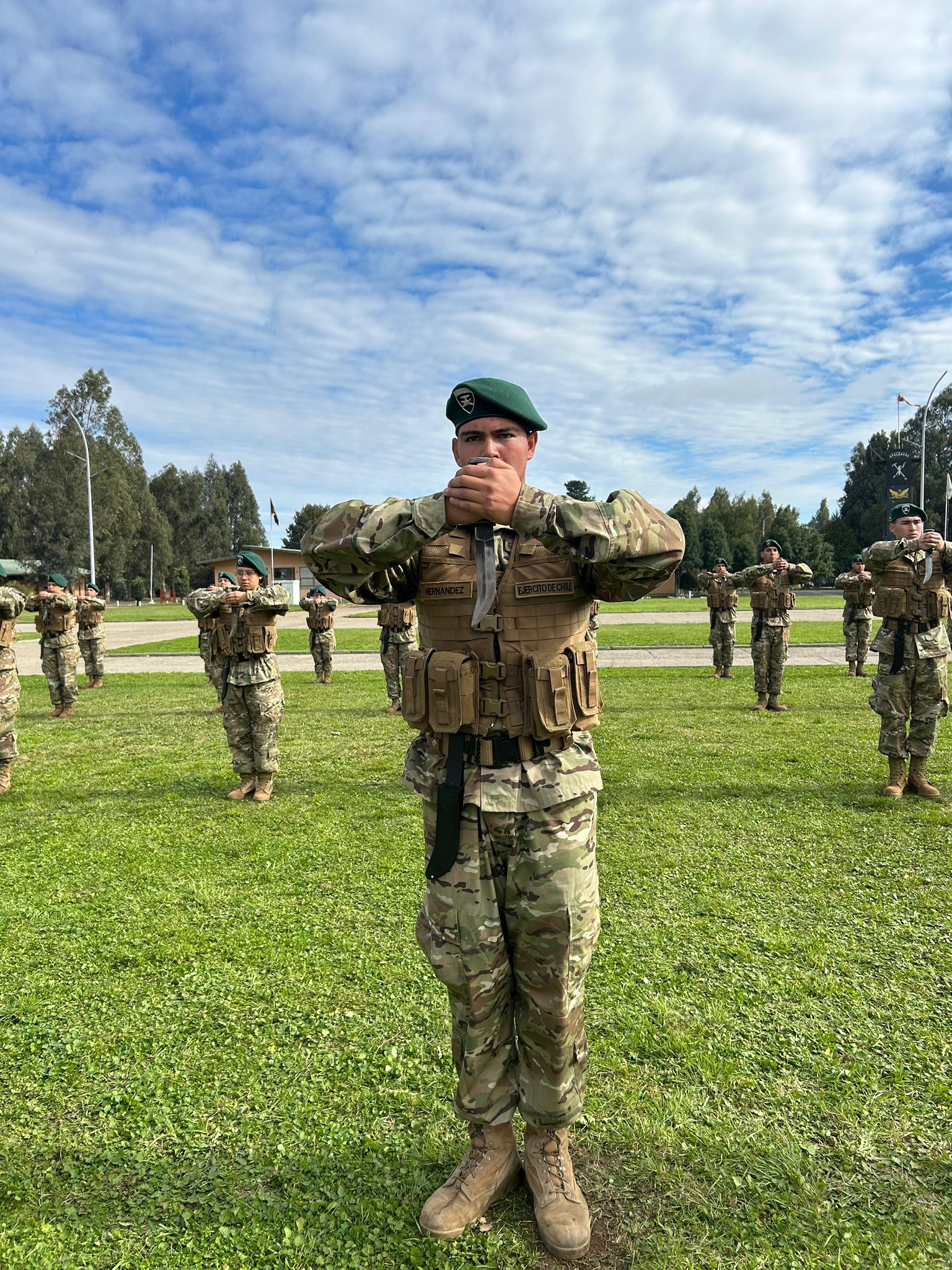 Destacamento de Montaña N.° 17 "Los Ángeles" realiza emotiva Ceremonia de Entrega de Corvos a sus nuevos soldados conscriptos