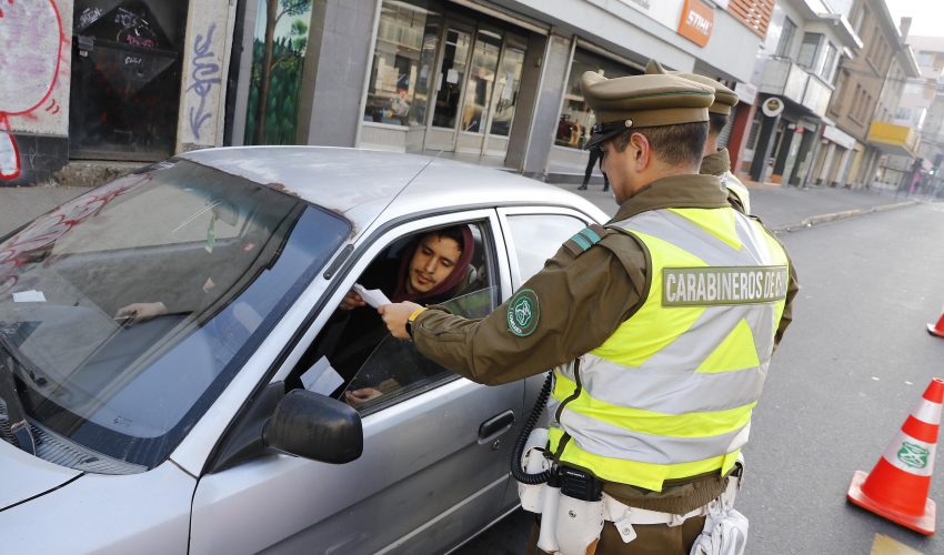Encuesta de seguridad vial: Uno de cada cinco chilenos admite exceder límites de velocidad al conducir  