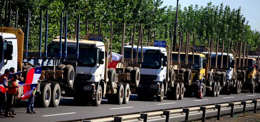 Camioneros se autoconvocan en el Sur tras atentado conductor Juan Queupúan