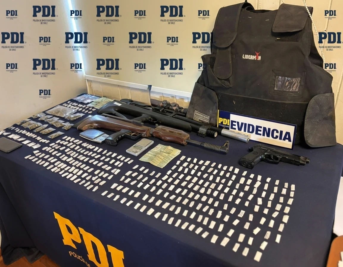 7 viviendas fueron halladas en Laja por la PDI, hubo 3 detenidos, decomiso de armas y drogas 