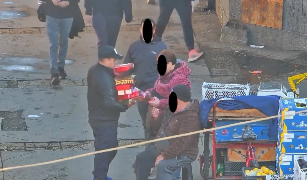 Cámaras municipales permiten detener a sujeto que vendía en la vía pública perfumes recién robados en el centro de Los Ángeles