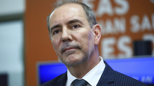 De Grange: Pese al "bencinazo", menos del 1% cambió el auto por el transporte público