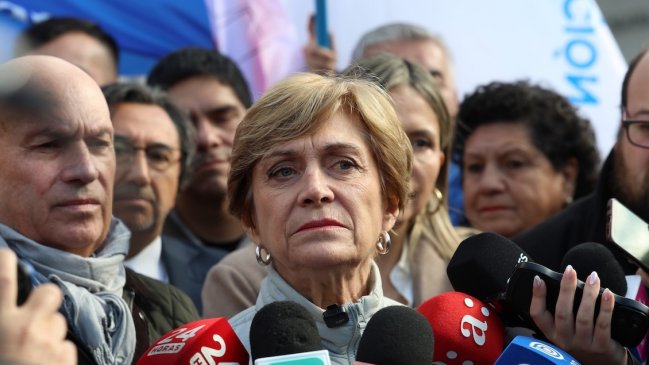 Matthei hará "distintos ajustes" para revertir su caída en las encuestas