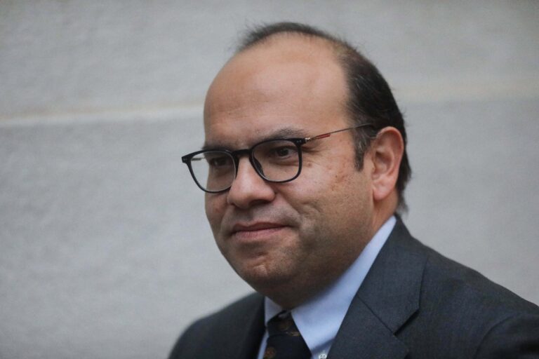Gobierno prepara salvoconducto para que venezolanos con pasaporte vencido puedan salir de Chile