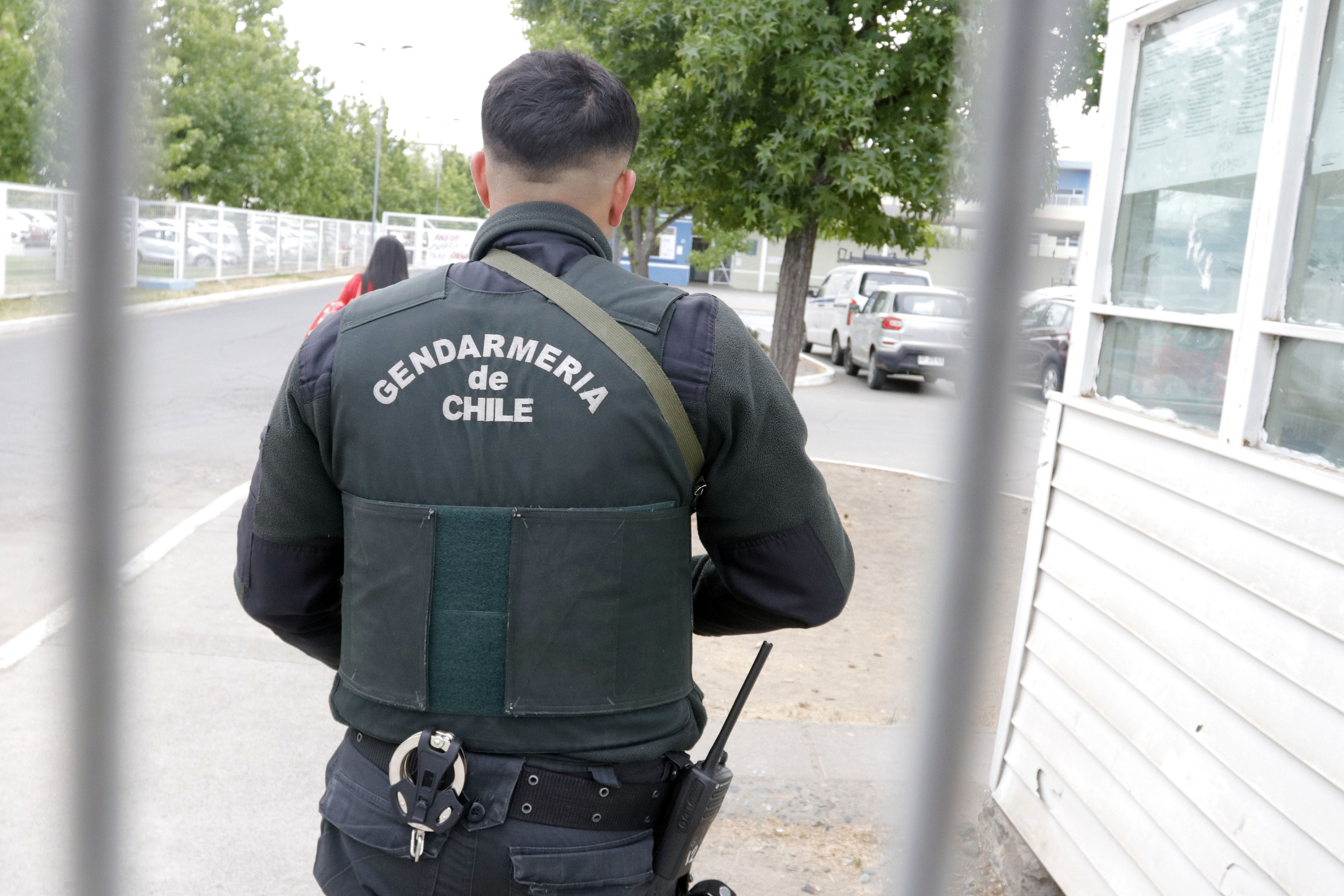 Operativo policial sacude a Gendarmería: Allanan cárceles en siete regiones del país por posible corrupción