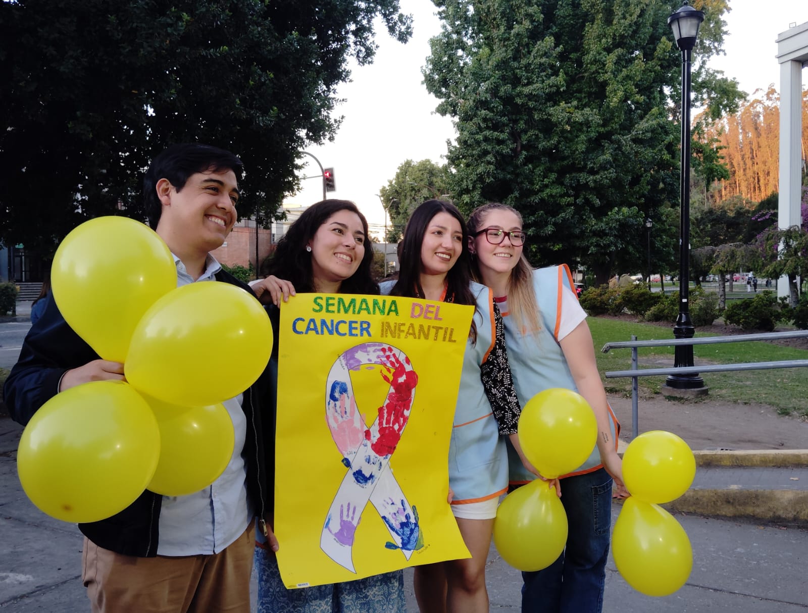 Iluminan Foro Udec Para Sensibilizar A La Población En El Día Del Cáncer Infanto Adolescente