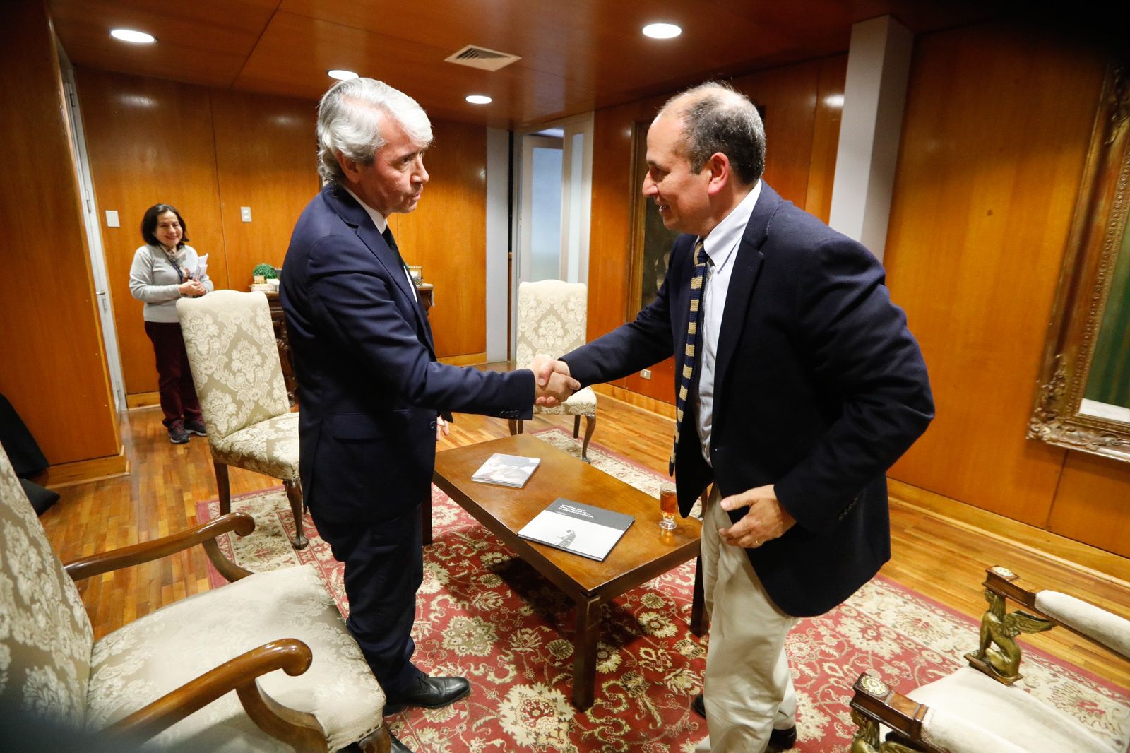 Gobernador Regional anuncia contratación de auditoría internacional y la llegada de ex contralor regional
