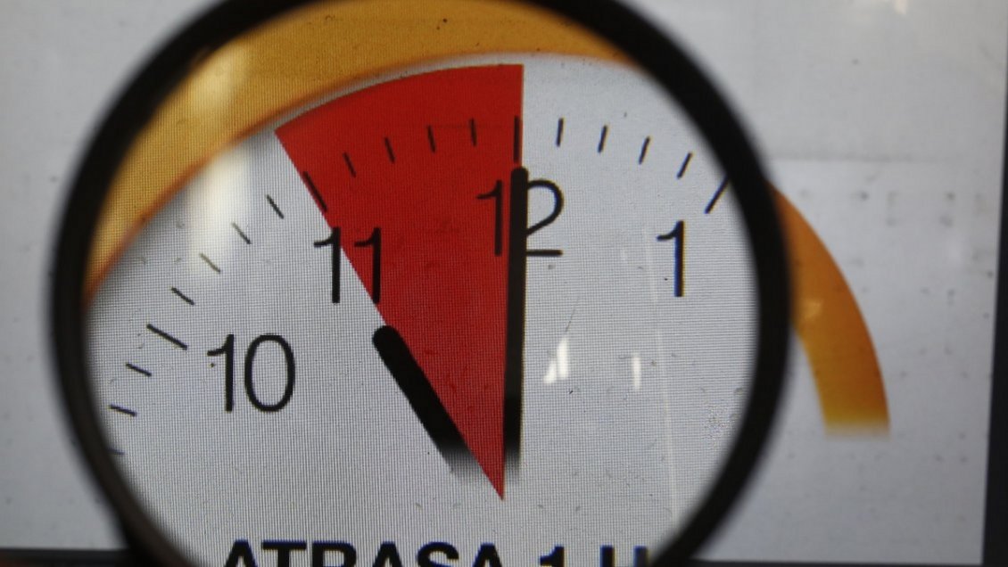Senadores buscan que Chile tenga "horario de invierno" todo el año