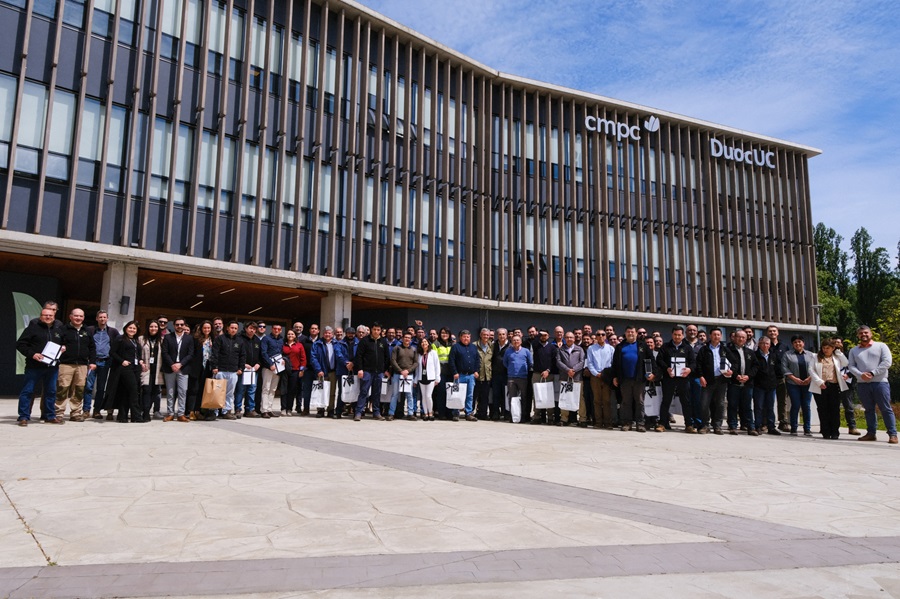 Educación Dual en Nacimiento: Tutores y maestros guías fueron reconocidos por su aporte a los estudiantes del Campus Nacimiento CMPC Duoc UC 