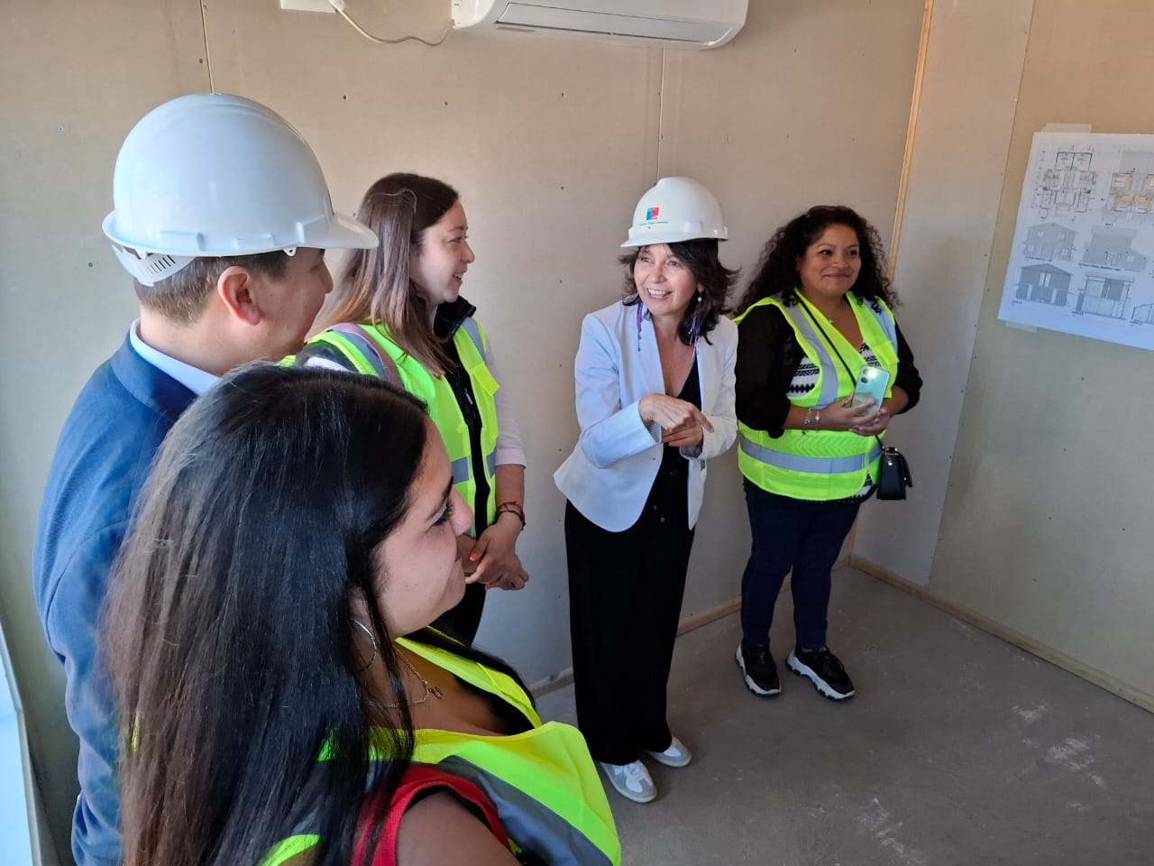 Familias del comité Unidos por un Sueño visitan casa piloto del proyecto habitacional