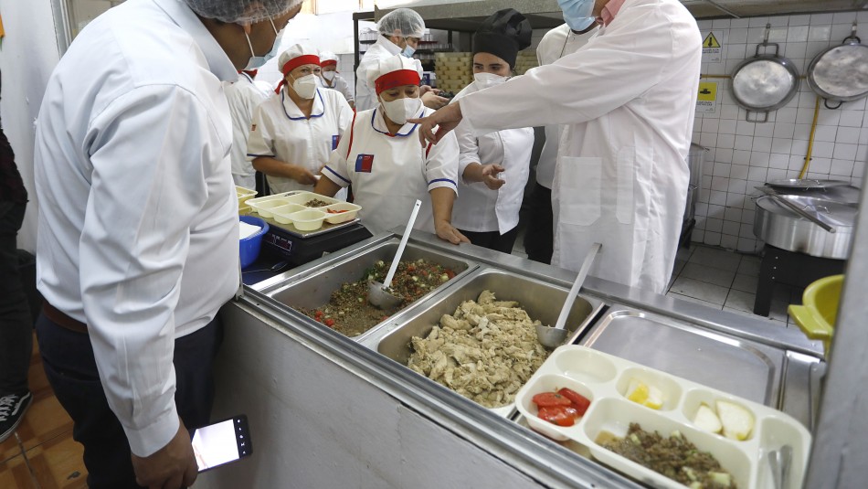 "Tienen asegurado el servicio de alimentación": Ministro de Educación por extensión de vacaciones de invierno