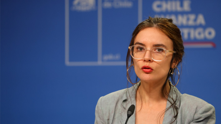 Gobierno descarta uso de vuelos nocturnos para el combate de incendios pese a anuncio de Conaf  