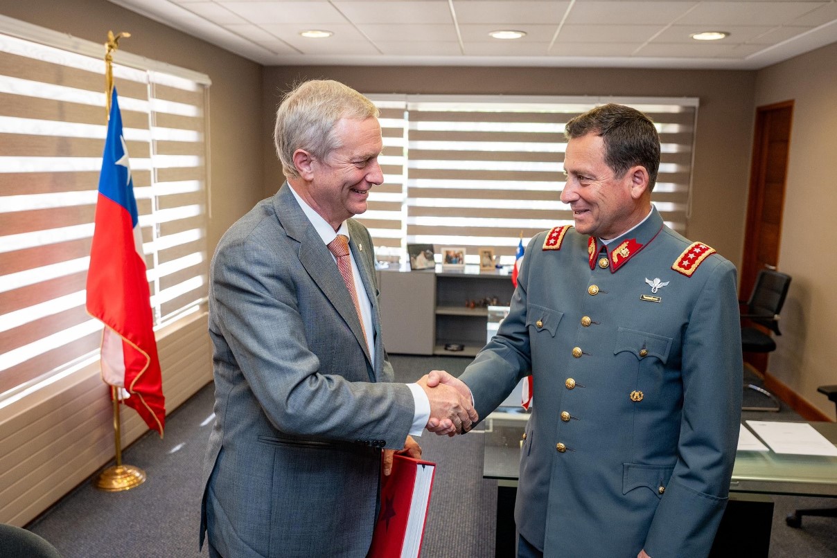 Desafíos del próximo subsecretario de FF.AA.: El cargo pendiente que debe definir Kast y la tensión por los "amarres"  