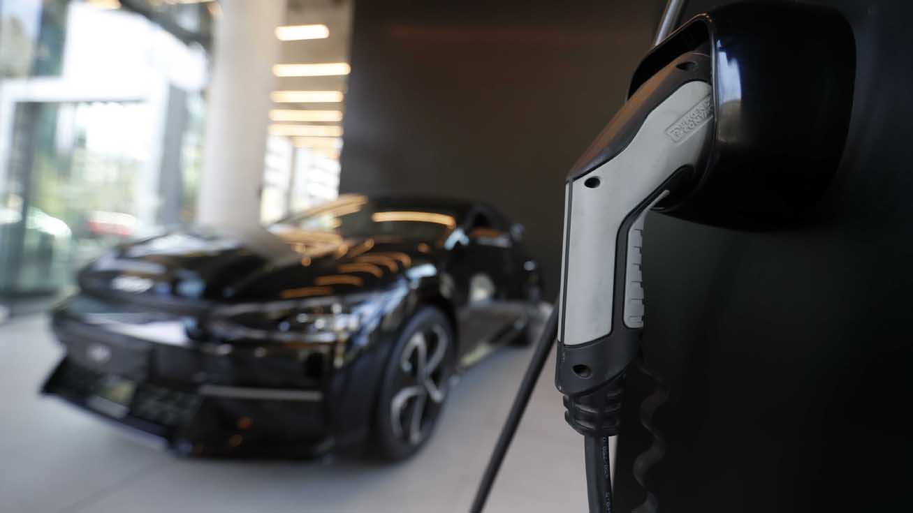 Efecto bencinas: Autos electrificados continúan su expansión en Chile y saltan 110% en lo que va de 2026  