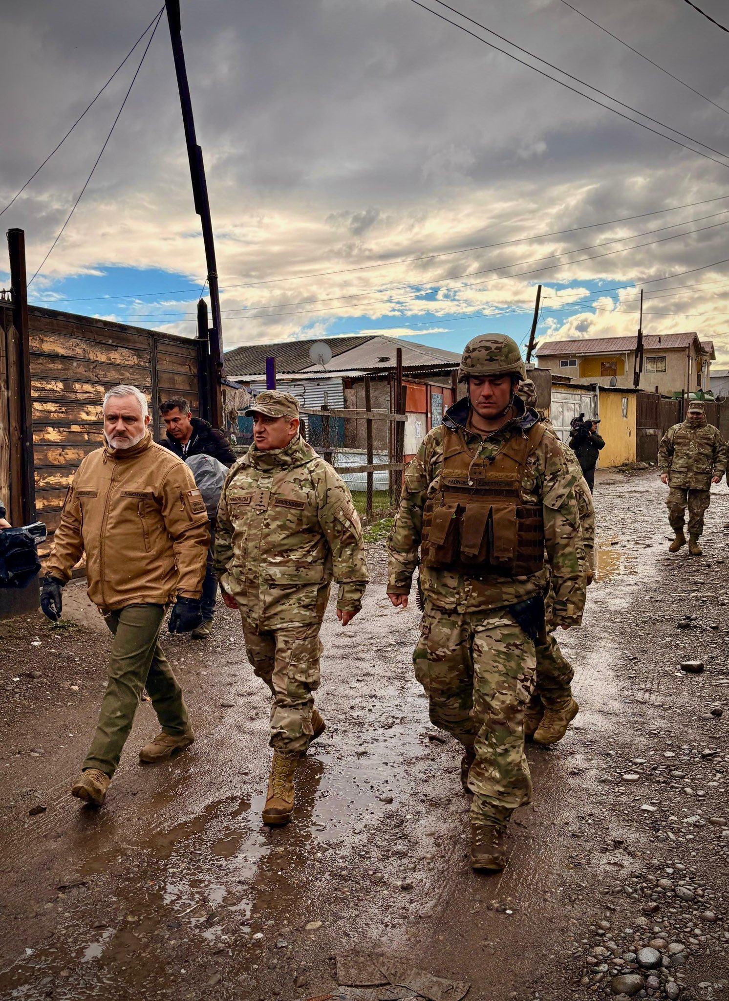 Defensa refuerza despliegue militar en diez regiones ante la emergencia por sistema frontal