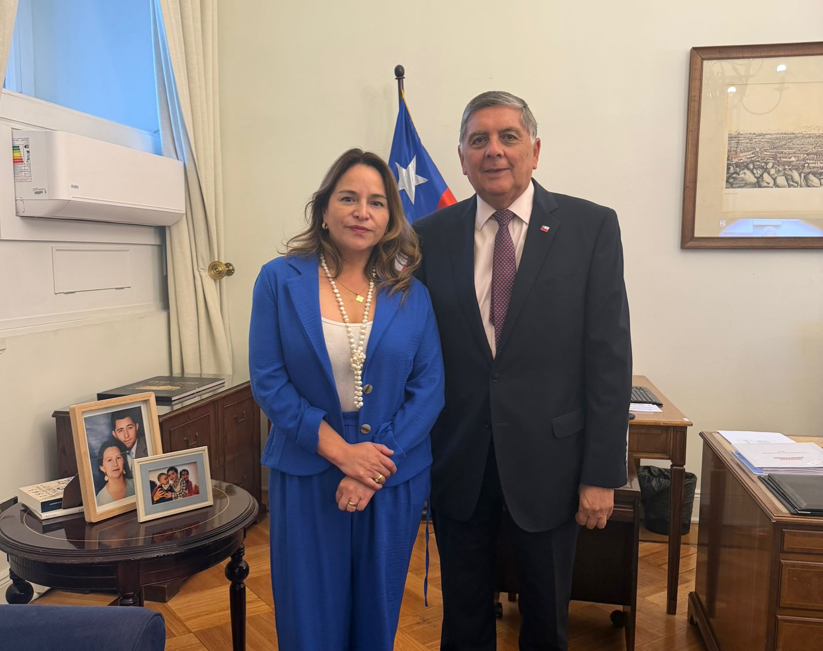 Diputada Joanna Pérez se reúne con ministro del Interior para abordar prioridades legislativas y desafíos del país