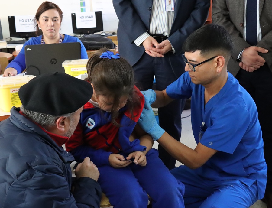 Salud y Educación refuerzan vacunación contra la influenza en público escolar
