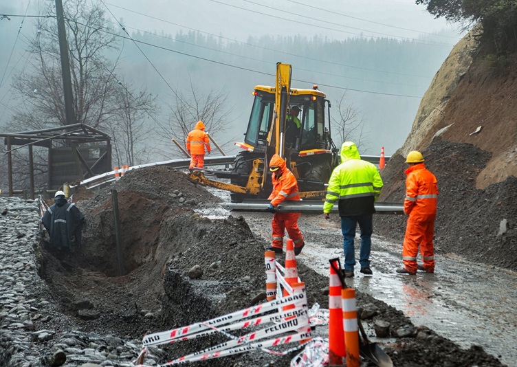 Obras Públicas identifica 71 puntos críticos por desbordes, anegamientos y cortes de ruta en el Biobío  