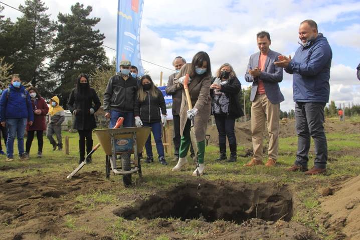 Familias de campamento en Los Ángeles asistieron al inicio de la construcción de sus viviendas