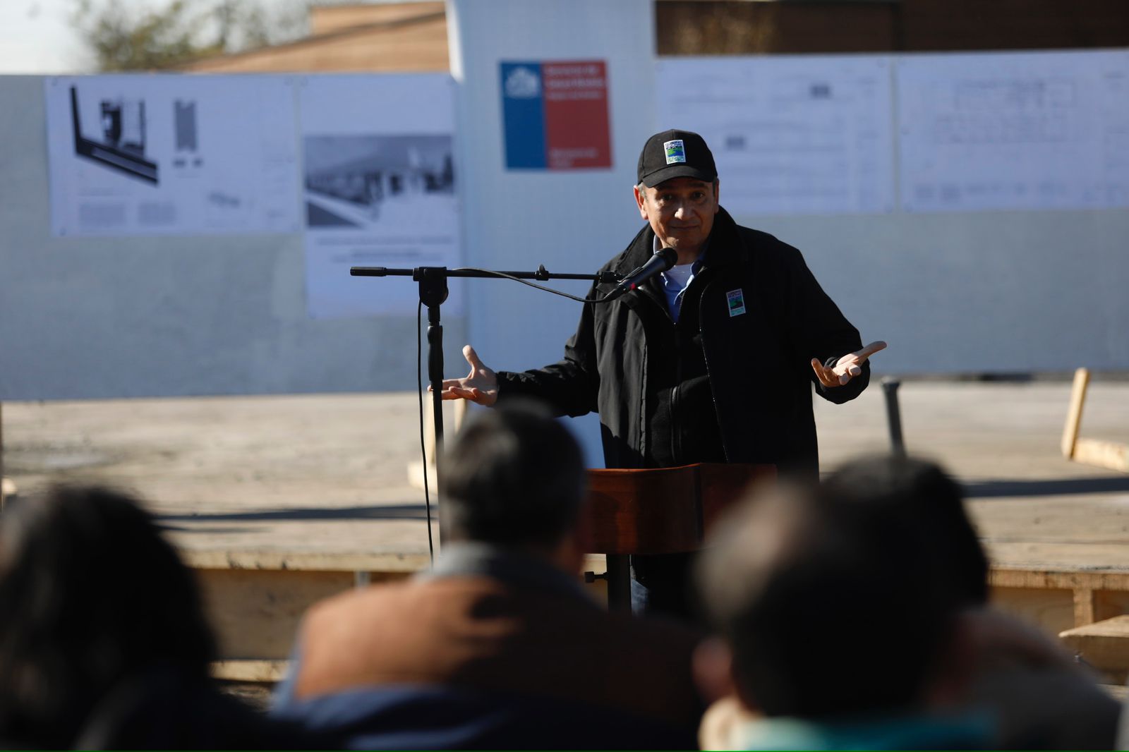 Autoridades visitan infraestructuras de salud por unos $1.400 millones en Los Ángeles