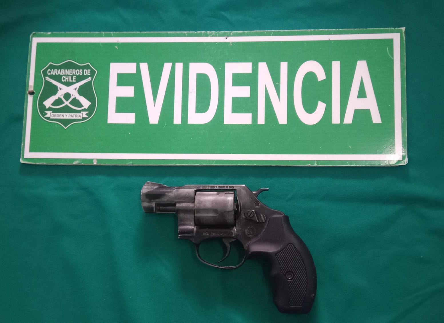 Operativo de la Patrulla FOCO en Los Ángeles: Dos detenidos, un arma de fuego incautada y un prófugo de la justicia capturado