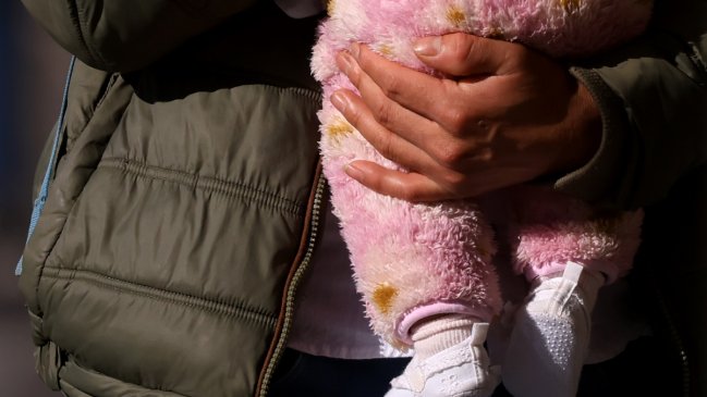 Cadem: 48% de los encuestados prefieren "aprobar ahora como está propuesto" el proyecto de Sala Cuna Universal