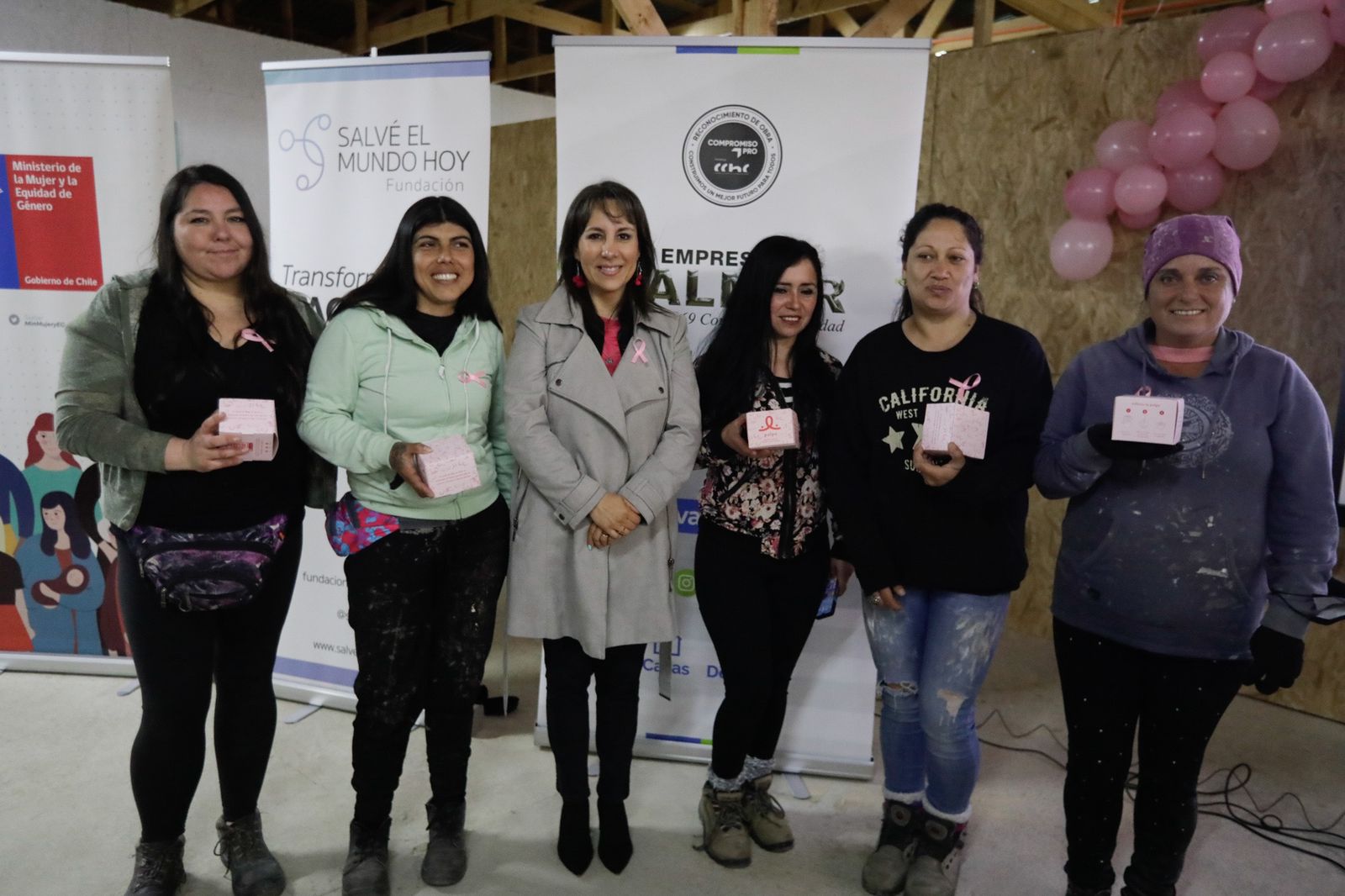 GORE entrega dispositivos para prevención del cáncer de mama a obreras de la construcción