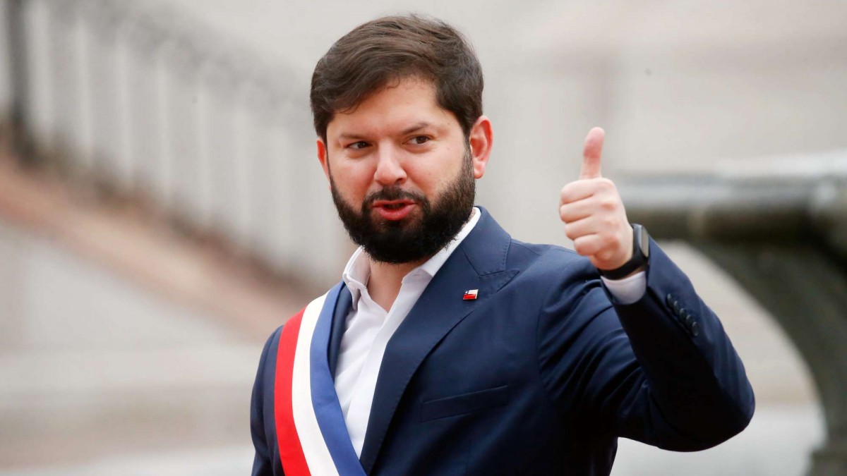 "Les hemos cumplido": El intenso despliegue de Boric en la semana post derrota y cómo ha buscado reivindicar su Gobierno  