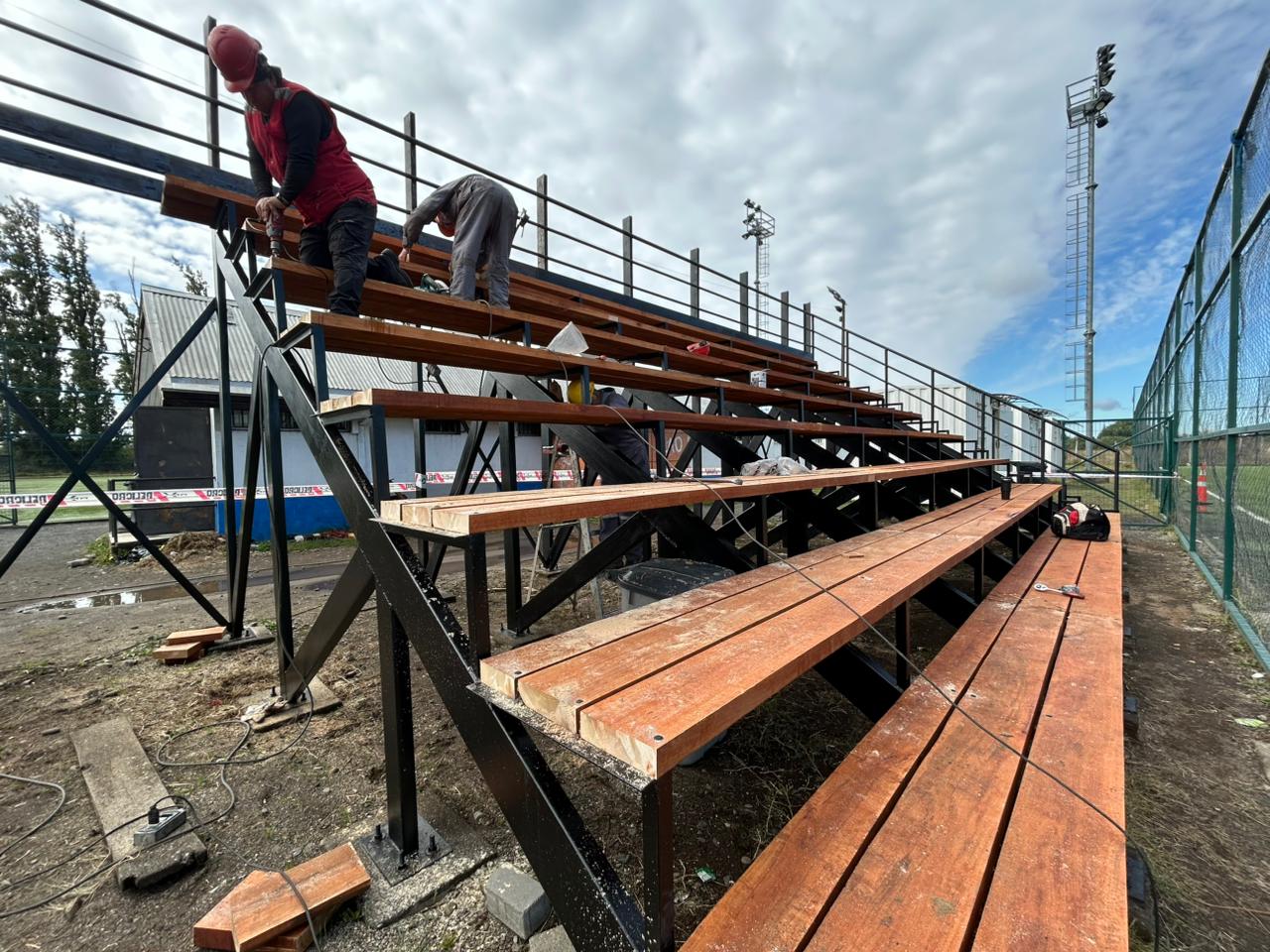 Avanzan obras de reconstrucción en Estadio Municipal de Los Ángeles