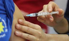 Vacunación contra la influenza alcanza 35% de la población objetivo y expertos ven necesario acelerar el proceso