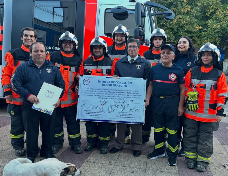 Bomberos de Yumbel reciben concesión de uso gratuito de su Cuartel de manos de Bienes Nacionales
