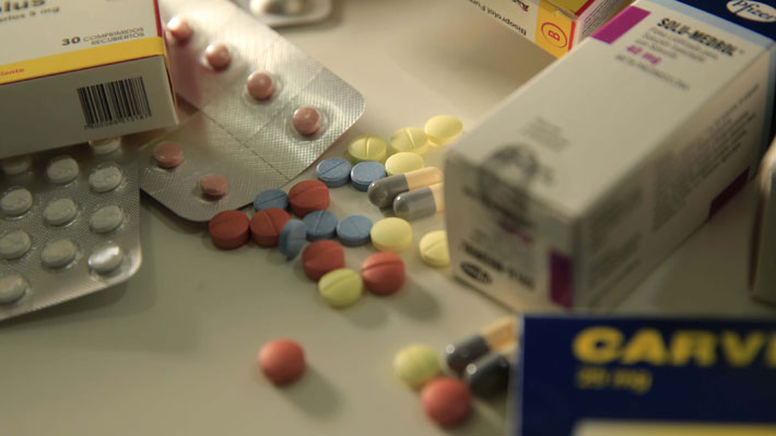 "Competencia insuficiente" y altos precios: El nuevo examen que prepara la FNE al mercado de medicamentos  