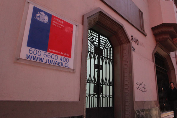 Junaeb oficia a seremi de Salud por jurel "falso" y retirará de forma preventiva marcas involucradas  
