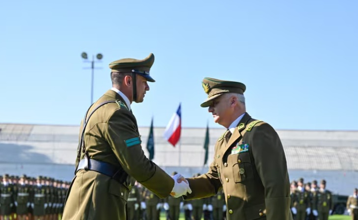 Casi mil suboficiales de Carabineros egresan tras dos años de perfeccionamiento en ceremonia nacional