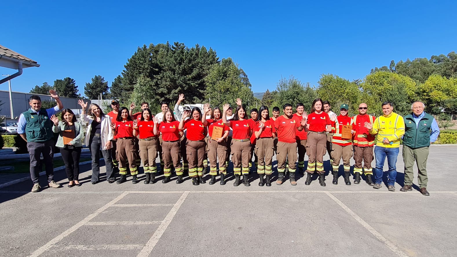 Conaf y Corma reconocen a tres mujeres por su contribución durante los incendios forestales