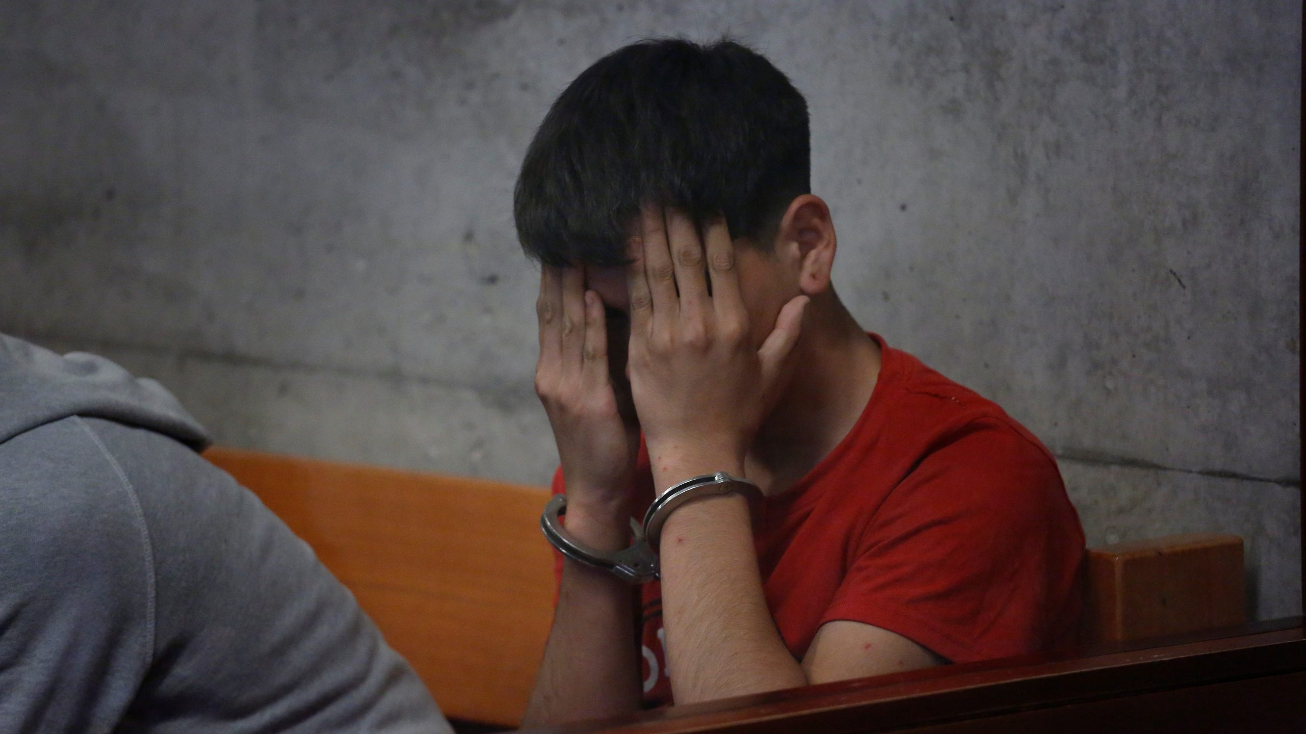 Alarma por participación juvenil en delitos: 1.700 adolescentes son imputados cada año por robos violentos en Chile