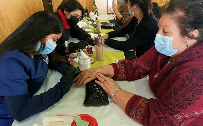 Mujeres jefas de hogar de Laja participan en jornada de autocuidado