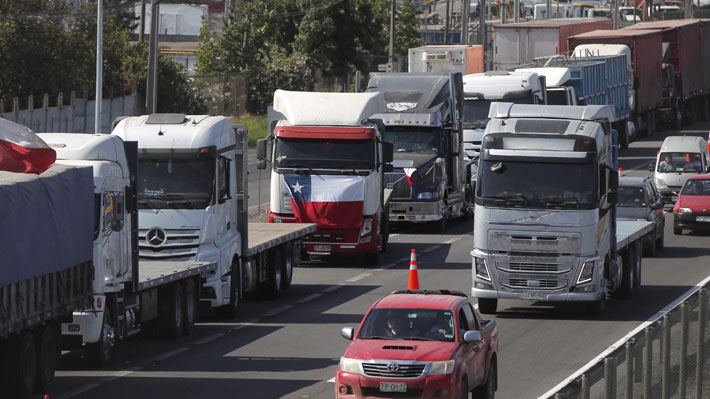 Camioneros salen en defensa de proyecto de pesaje tras arremetida empresarial: "Esperamos que Senado lo apruebe"  