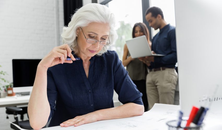 Nueva ley exigirá a empresas adaptarse al envejecimiento laboral