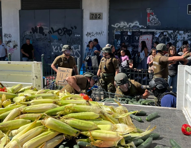 Retiran 2 toneladas de productos en operativo contra el comercio ambulante