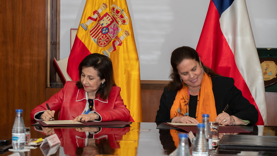 Chile y España firman cooperación en ciberdefensa, protección del espacio e industria militar
