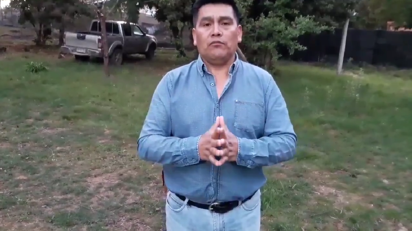 Alcalde dice que agricultor suizo al que le quemaron la casa "compró en forma fraudulenta, sobre una escritura ancestral"