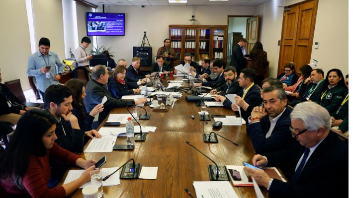 Fin al CAE: El proyecto clave de Boric que no despega y el intento oficialista por salvarlo en plena campaña  